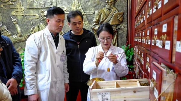 国元配资 上海援青：“组团式”帮扶为当地医务人员“充电赋能”